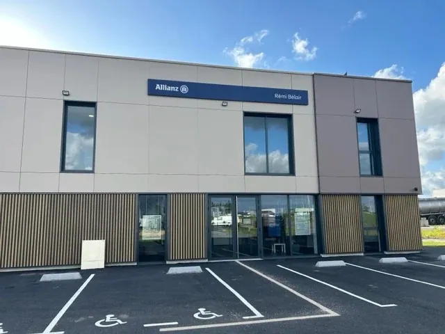 Façade de l'agence Allianz de Villers-Bocage équipée de caméras de vidéosurveillance