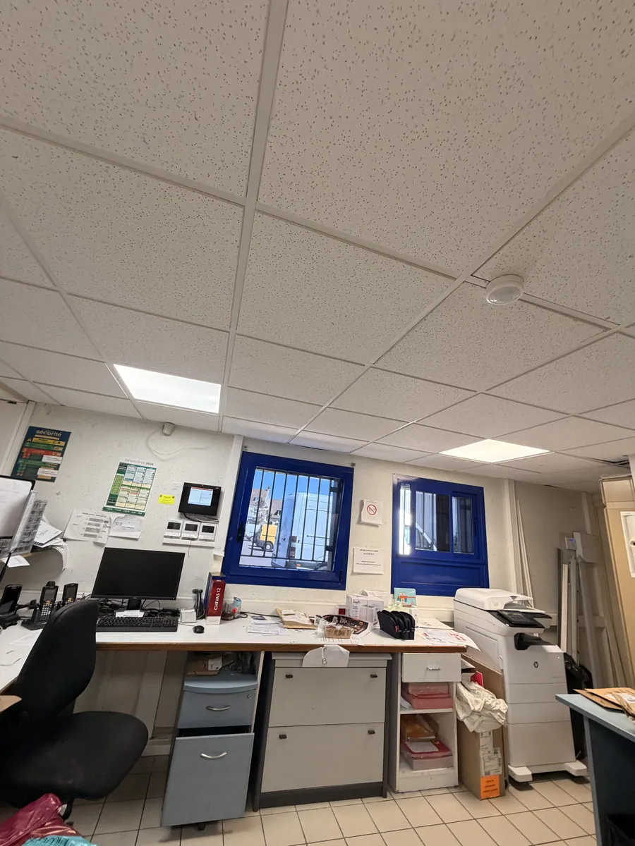 Bureaux administratifs, équipés en détection de présence pour l'éclairage
