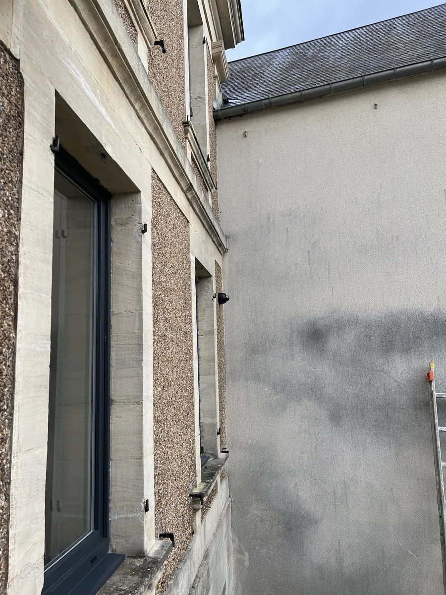 Façade de la maison de ville équipée par MK Connect