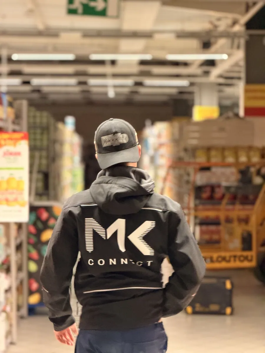 Contrôle des installations dans la surface de vente du Carrefour Market, de nuit