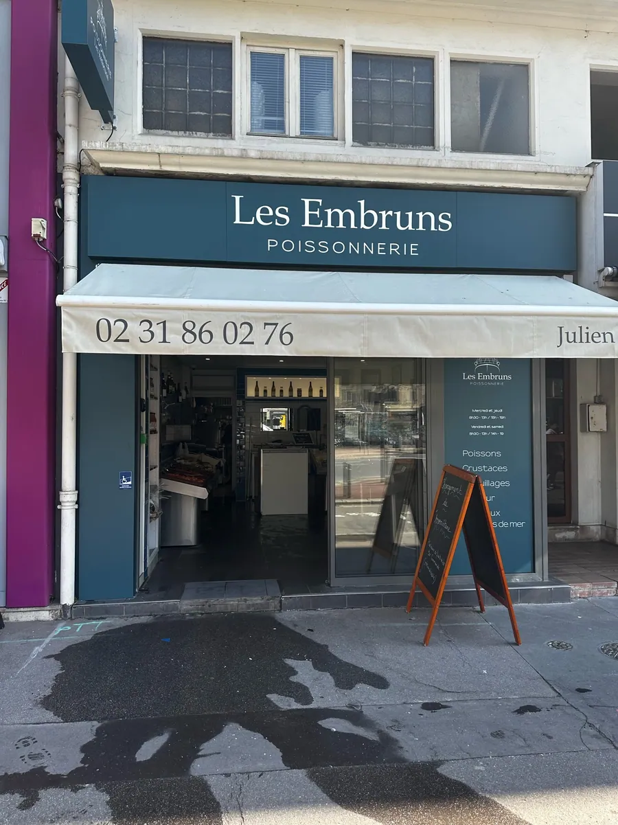 Façade de la poissonnerie Les Embruns à Caen, équipée en vidéosurveillance par MK Connect