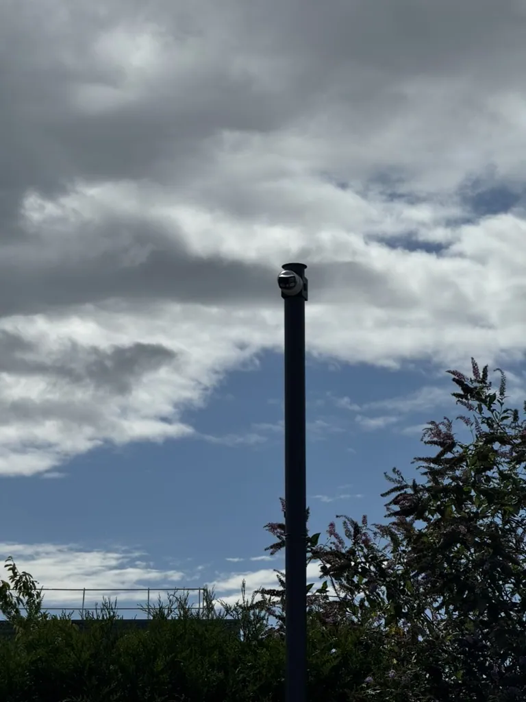 Caméra en tête de mât couvrant les abords extérieurs du site S2E à Colombelles